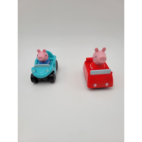 Peppa Pig Play Rug Mat with Peppa And George Car Figures - Picture 9 of 13